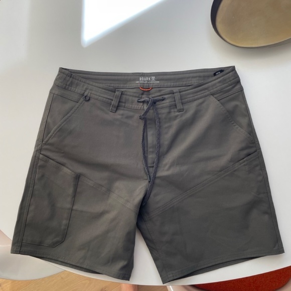 Roark Explorer Long Road Shorts 18" - in Charcoal - Picture 2 of 3